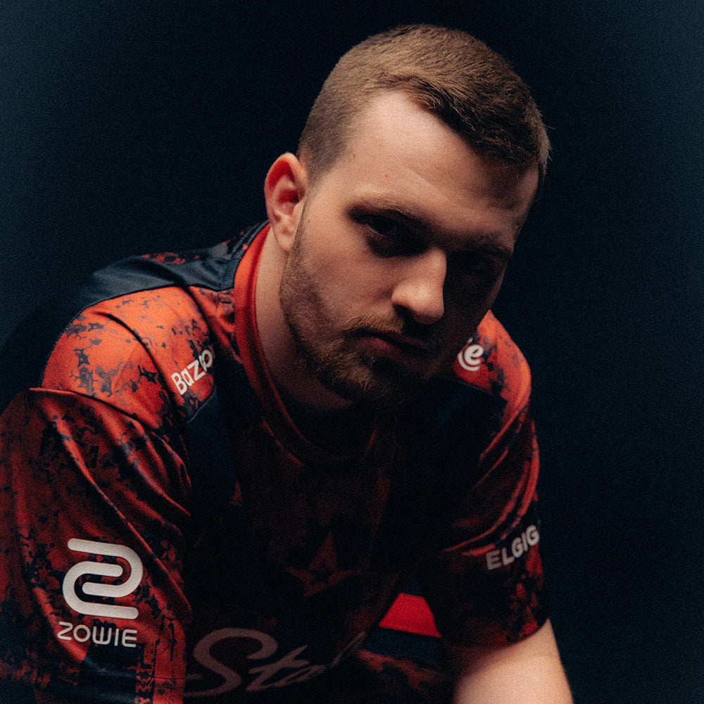 HOOXI wearing a red and black Astralis jersey with sponsor logos against a dark background
